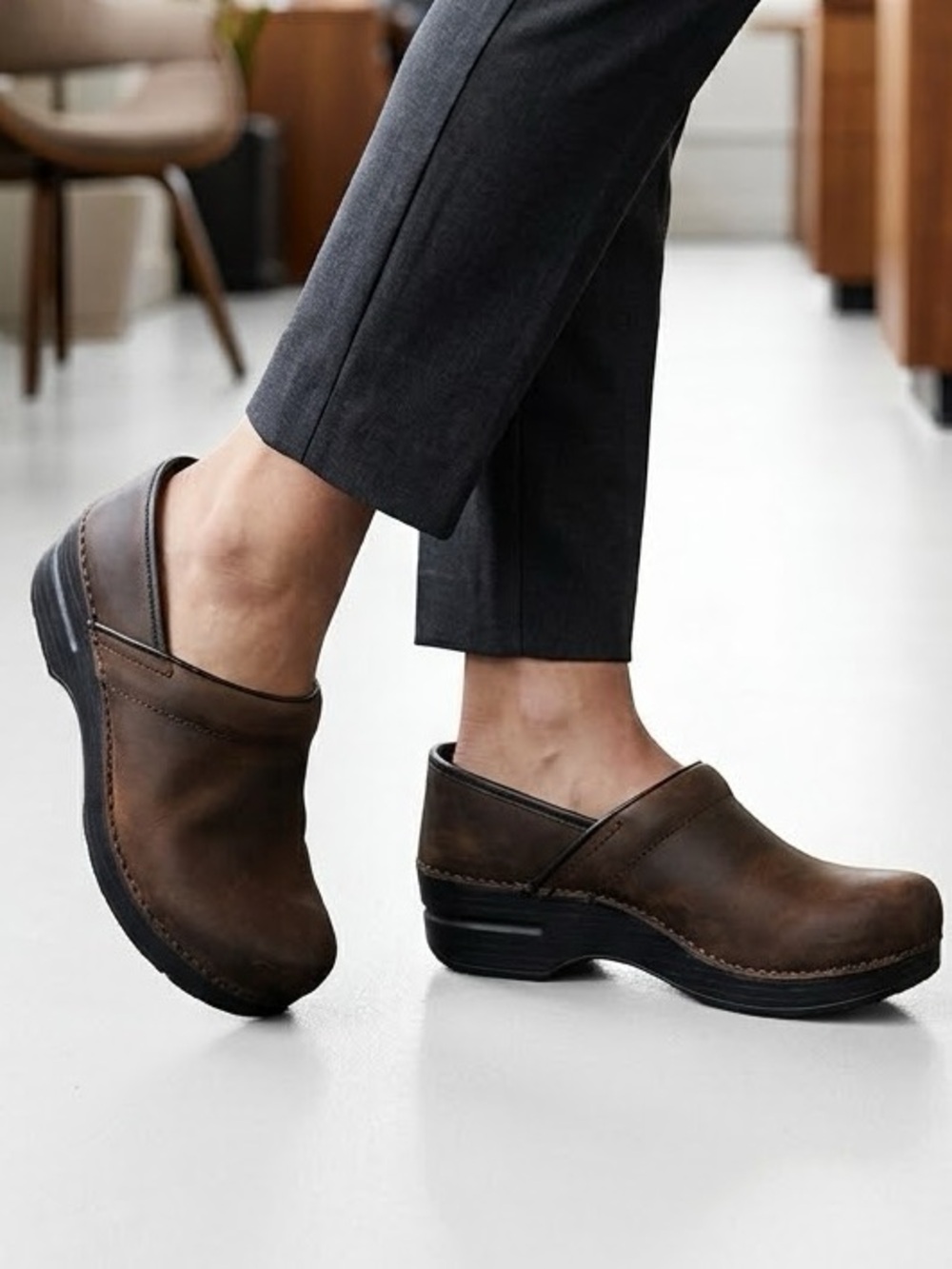 Dansko Professional Oiled Leather Clogs Shoes Brown Antique Womens EU 37 US 6.5